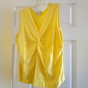 Casual living sleeveless top. Yellow. M